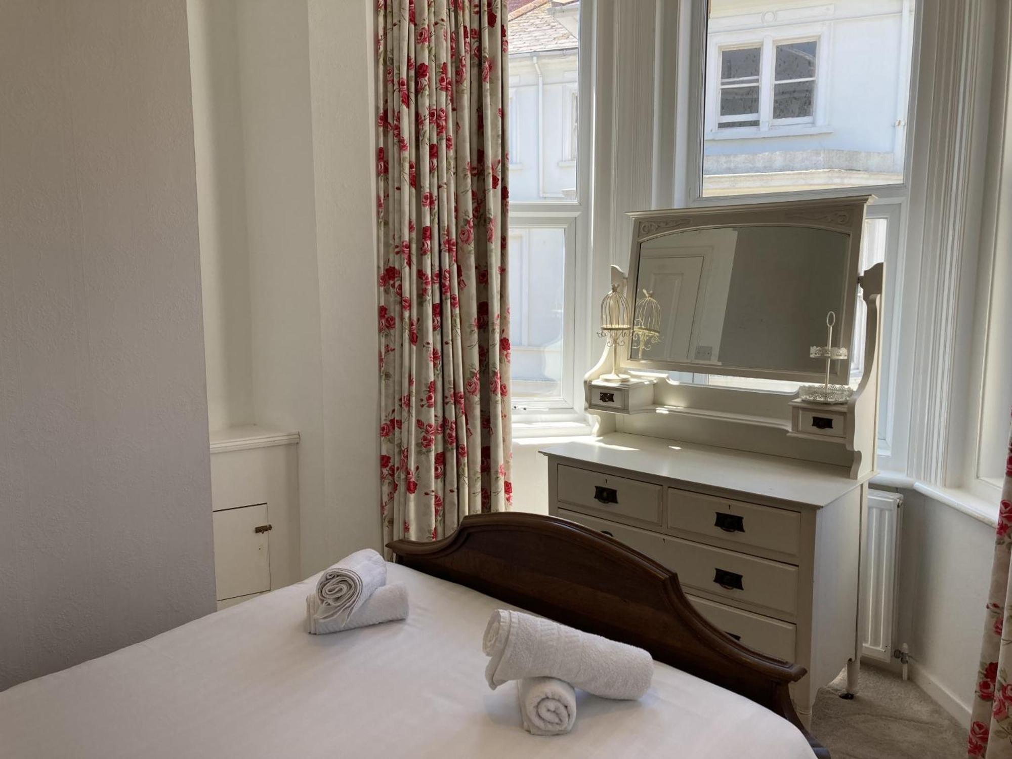 Appartamento Flat 2, 1 Alexandra Gardens Ventnor Esterno foto